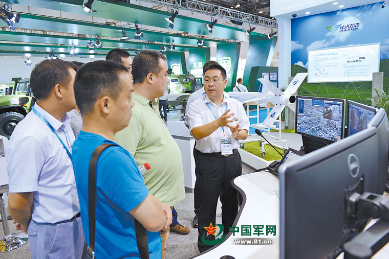 ＂猛虎＂裝甲車、無人救生船現(xiàn)身軍民融合展會(圖1)